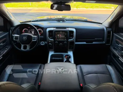 Classic 5.7 V8 Gasolina Laramie Night Edition Cd 4X4 Automát