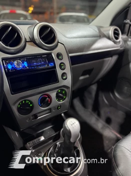 FIESTA 1.6 MPI Class Hatch 8V