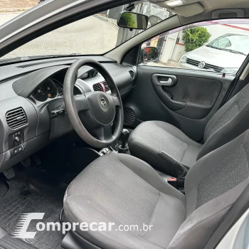 CORSA 1.4 MPFI Premium Sedan 8V