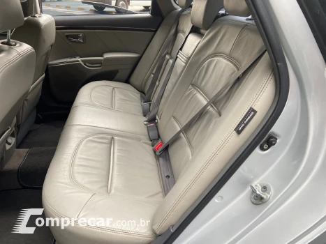 AZERA 3.3 MPFI GLS Sedan V6 24V