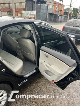 AZERA 3.3 MPFI GLS Sedan V6 24V