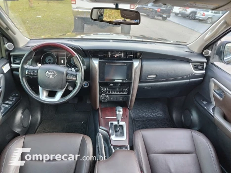 HILUX 2.8 SW4 4X4 8V