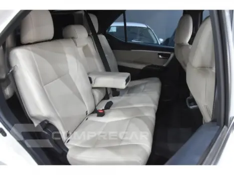 HILUX SW4 - 2.8 D-4D TURBO DIAMOND 7L AUTOMÁTICO