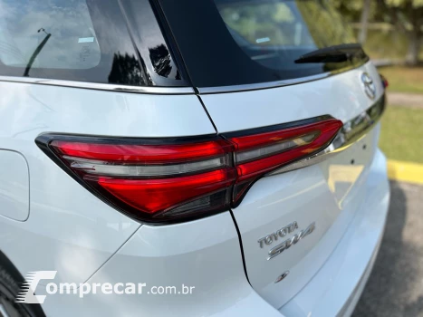 HILUX SW4 2.8 D-4D TURBO DIESEL SRX 4X4 AUTOMÁTICO