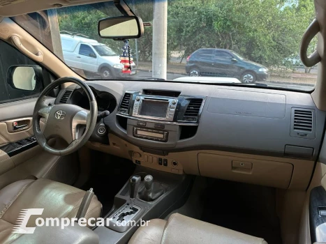 Hilux SW4 SRV D4-D 4x4 3.0 TDI Dies. Aut