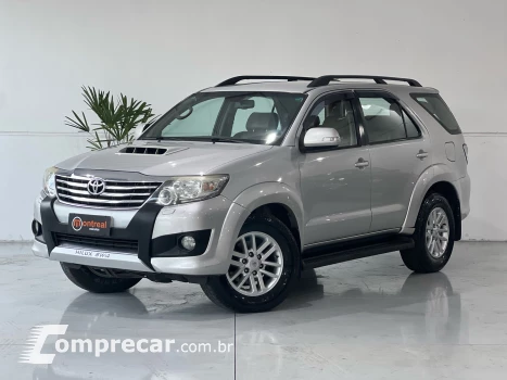 Toyota HILUX SW4 3.0 SRV 4X4 7 Lugares 16V Turbo Intercooler 4 portas