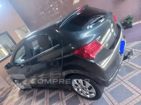 Onix 1.4 LT automático