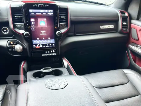 1500 5.7 V8 GASOLINA REBEL CD 4X4 AUTOMÁTICO