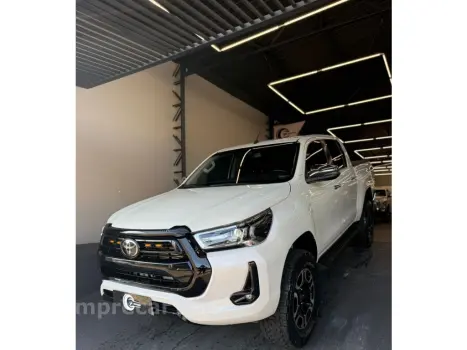 Toyota HILUX 2.8 D-4D TURBO DIESEL CD SRX 4X4 AUTOMÁTICO 4 portas