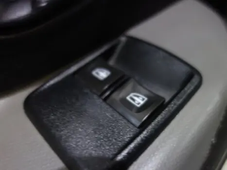 LOGAN - 1.6 16V SCE EXPRESSION MANUAL