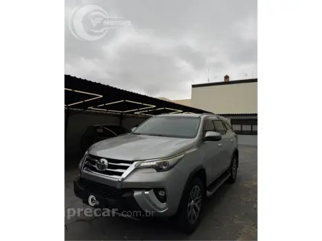 Toyota HILUX SW4 2.8 SRX 4X4 16V TURBO INTERCOOLER DIESEL 4P AUTOMÁ 4 portas