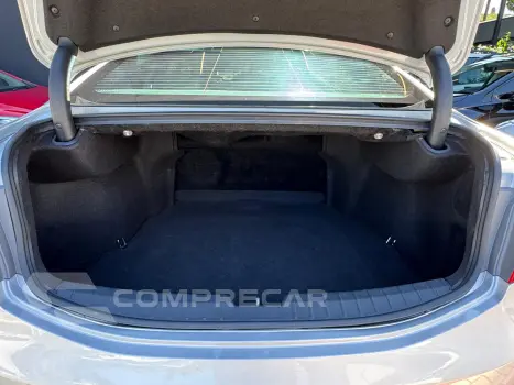 AZERA 3.0 MPFI GLS V6 24V