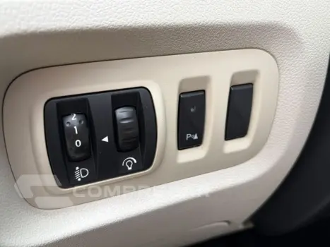 CAPTUR Intense 1.6 16V Flex 5p Aut.