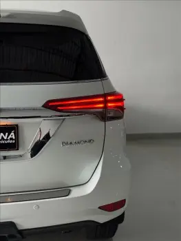 HILUX SW4 2.8 SRX DIAMOND 4X4 7 LUGARES 16V TURBO