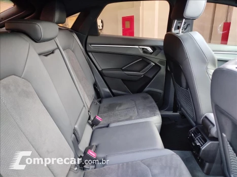 Q3 2.0 40 TFSI Performance Black Quattro