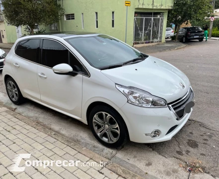 PEUGEOT 208 1.6 16V Griffe 4 portas