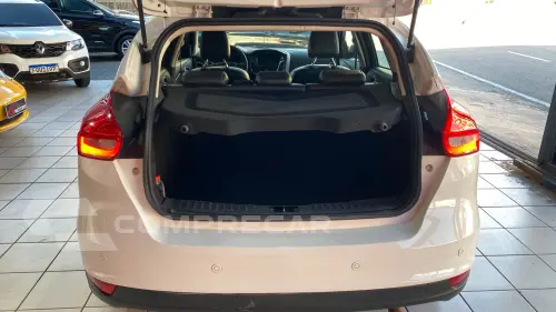 FORD FOCUS 2.0 TITANIUM HATCH 16V