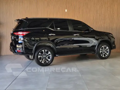 HILUX SW4 2.8 D-4D TURBO DIESEL SRX PLATINUM 7L 4X4 AUTOMÁTI