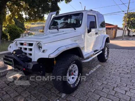 T-4 4x4 3.0 TB Int. Cap. Rígida Diesel