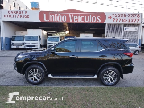 Toyota HILUX 2.8 SW4 4X4 8V 4 portas