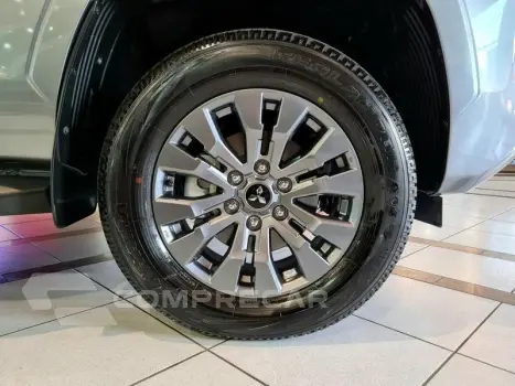 TRITON HPE-S 2.4 CD 4x4 TB DIESEL AUT.