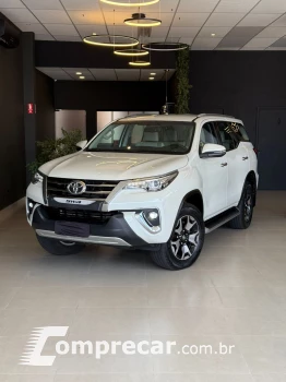 Toyota HILUX SW4 2.8 D-4d Turbo Diamond 7L 4X4 4 portas