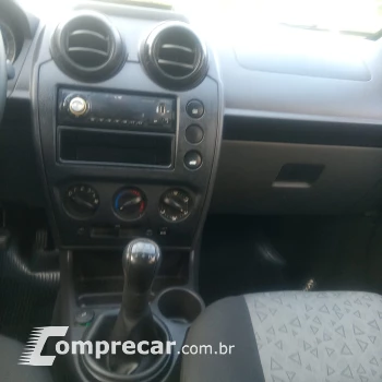 FORD FIESTA 1.6 MPI Class Sedan 8V 4 portas