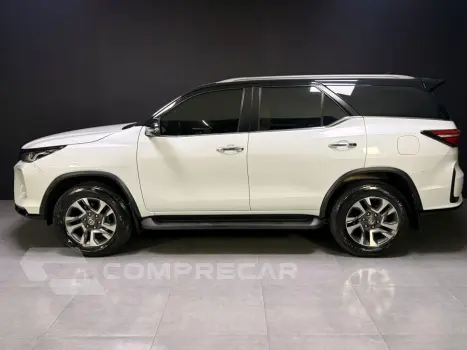 HILUX SW4 2.8 D-4D TURBO DIESEL DIAMOND 7L 4X4 AUTOMÁTICO