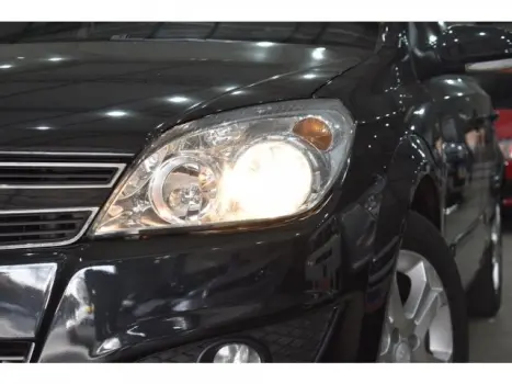 VECTRA SEDAN - 2.0 MPFI ELEGANCE 8V 4P MANUAL