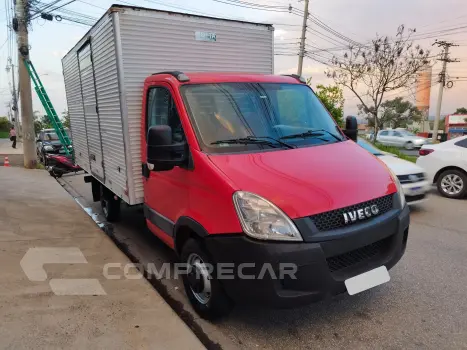 Daily 35s14 + Baú (CNH B)