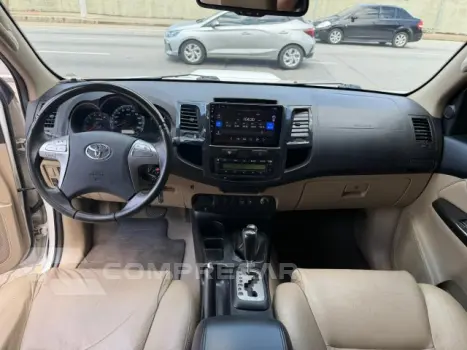 HILUX SW4 - 3.0 SRV 4X4 7 LUGARES 16V TURBO INTERCOOLER 4P A