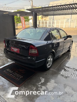 ASTRA 1.8 MPFI Comfort Sedan 8V