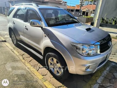 Hilux SW4 SRV D4-D 4x4 3.0 TDI Dies. Aut