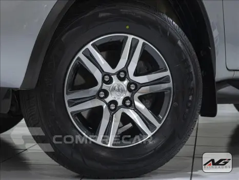 HILUX SW4 2.7 SRV 7 Lugares 4X2 16V