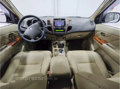 Hilux SW4 SRV D4-D 4x4 3.0 TDI Dies. Aut