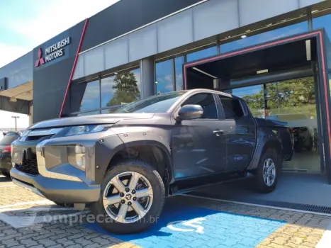 Mitsubishi TRITON 2.4 Biturbo CD HPE 4X4 4 portas