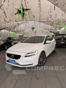 Volvo V40 2.0 T4 Momentum 4 portas