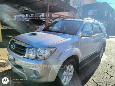 Hilux SW4 SRV D4-D 4x4 3.0 TDI Dies. Aut