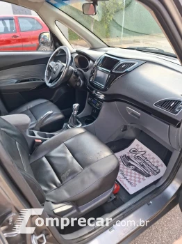 J6 2.0 16V 7 Lugares