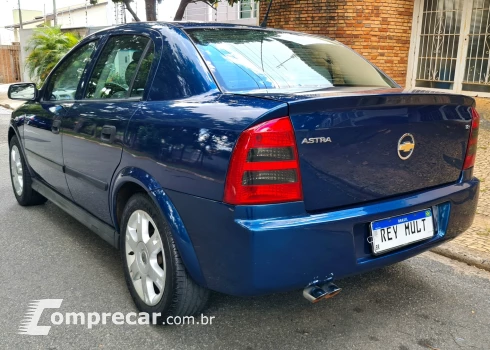 ASTRA 1.8 MPFI GL Sedan 8V
