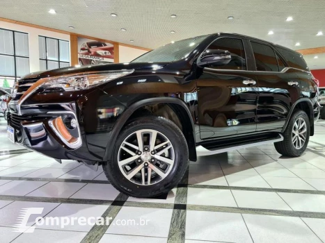 Toyota HILUX SW4 2.8 SRX 4X4 7 LUGARES 16V TURBO INTERCOOLER DIESEL 4 portas