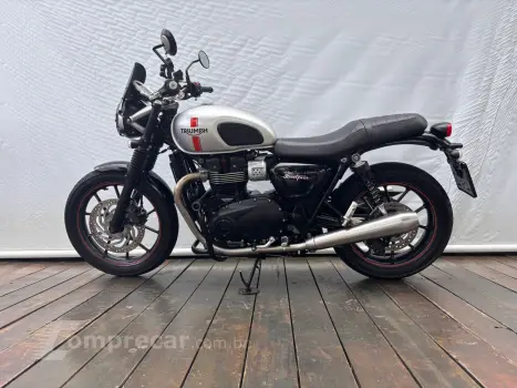 TRIUMPH STREET TWIN