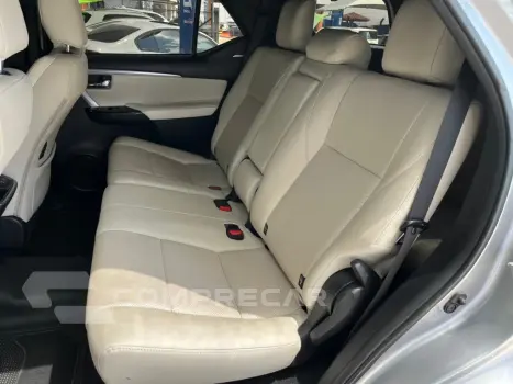 HILUX SW4 2.8 D-4D TURBO DIESEL DIAMOND 7L 4X4 AUTOMÁTICO