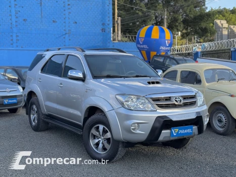 Hilux SW4 SRV D4-D 4x4 3.0 TDI Dies. Aut