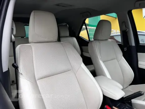 HILUX SW4 2.8 SRX Diamond 4X4 7 Lugares 16V Turbo Intercoole