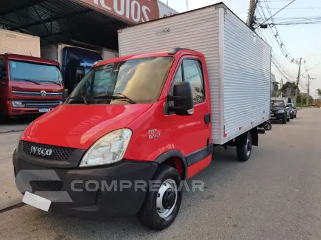 Daily 35s14 + Baú (CNH B)