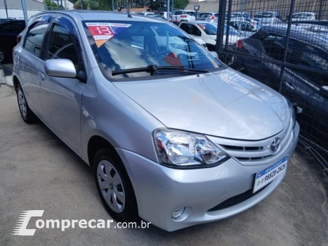 Toyota ETIOS HATCH - 1.3 XS 16V 4P MANUAL 4 portas