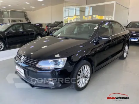 Volkswagen JETTA 2.0 TSI HIGHLINE 200CV GASOLINA 4P TIPTRONIC 4 portas