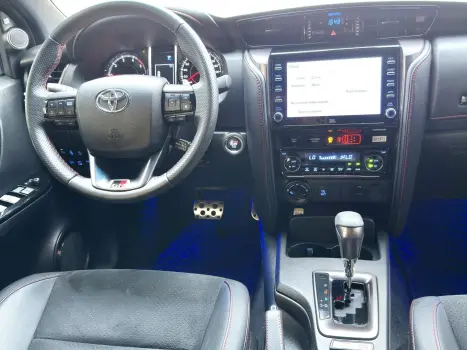 HILUX SW4 2.8 D-4D TURBO DIESEL GR-S 7L 4X4 AUTOMÁTICO