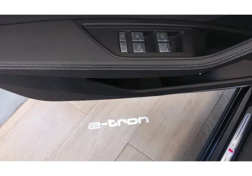 Q8 E-TRON 55 ELÉTRICO PERFORMANCE BLACK QUATTRO